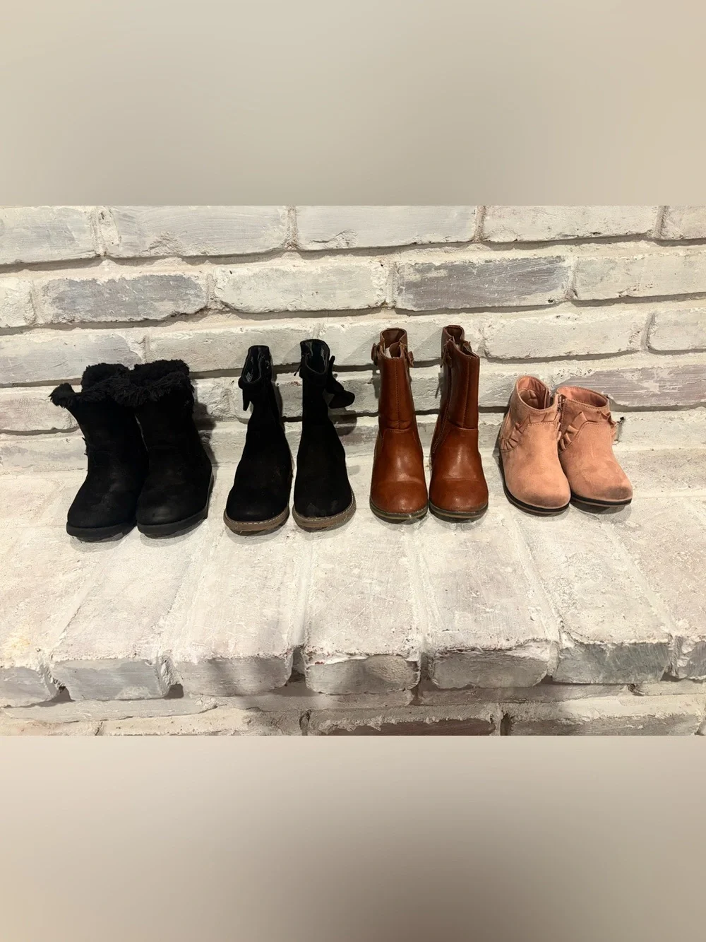 Toddler boots - 4 pairs included